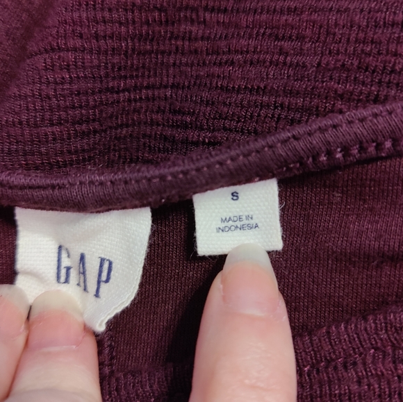 Gap Sleeved dark burgundy wine Dress size small with zip pockets - Picture 6 of 6